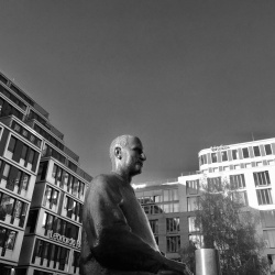 B.Brecht